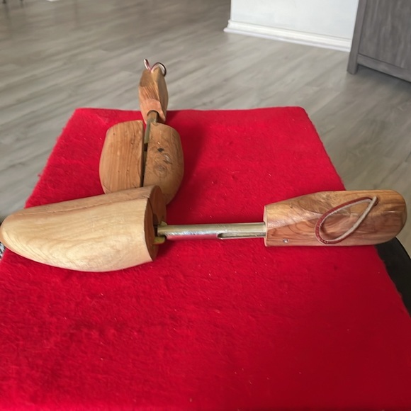 Rochester Men’s Sir Alton Shoe Tree-Medium-Aromatic USA Cedar-Fits 8W to 10M - Picture 5 of 5